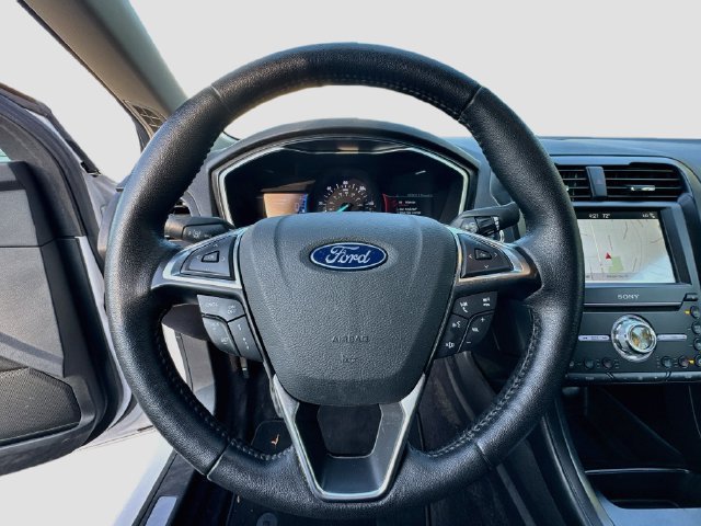 Used 2019 Ford Fusion Titanium FWD image 11
