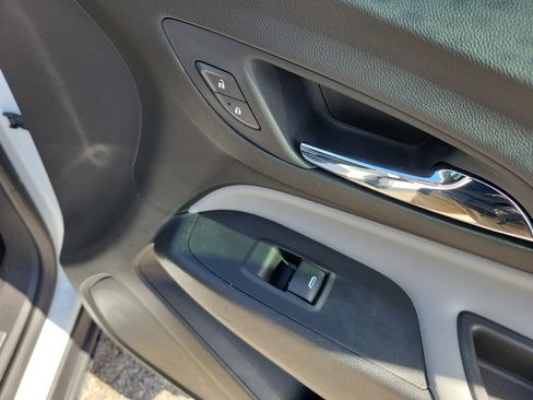 Used 2020 Chevrolet Equinox Premier image 11