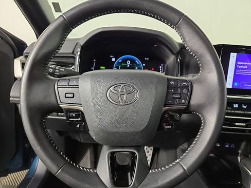 Used 2025 Toyota Camry SE FWD image 22