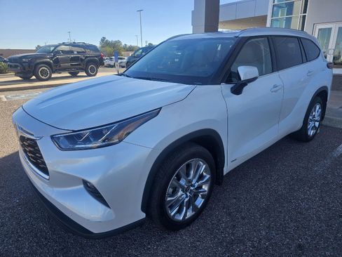 Used 2023 Toyota Highlander Limited image 1