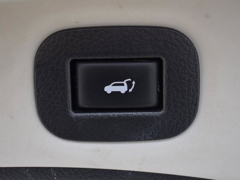 Used 2019 Nissan Rogue SV w/ Sun & Sound Touring Package image 16