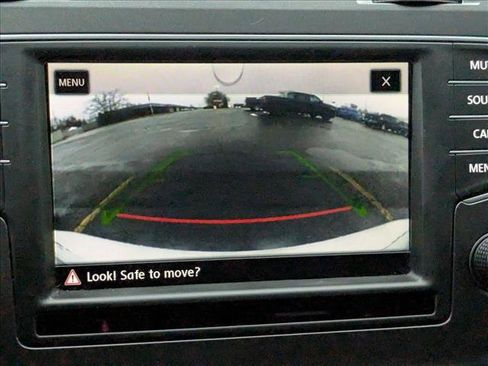 Used 2017 Volkswagen Golf S image 14