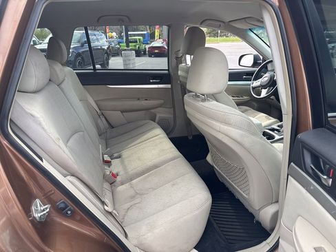 Used 2011 Subaru Outback 2.5i Premium AWD/4WD image 12