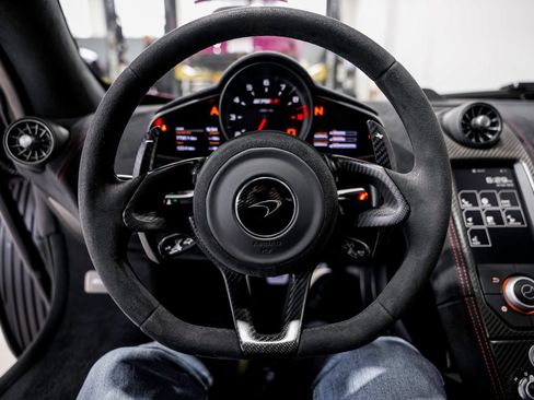 Used 2016 McLaren 675LT Coupe RWD image 11