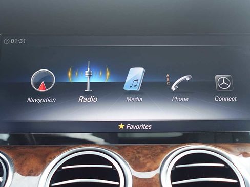 Used 2017 Mercedes-Benz E 400 4MATIC Wagon image 34