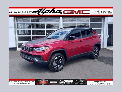 Used 2025 Jeep Compass Trailhawk AWD/4WD image 1