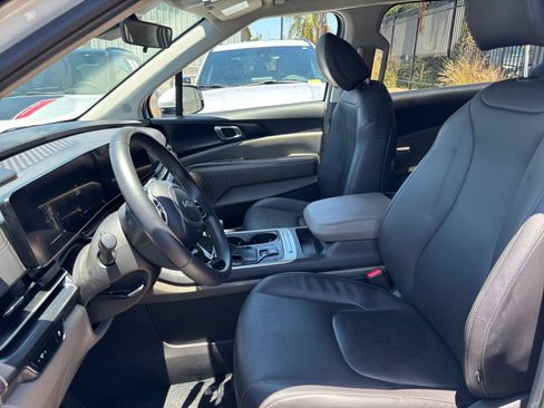 Used 2026 Kia Carnival FWD image 29