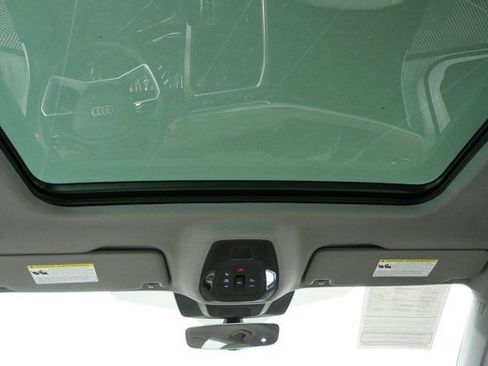 Used 2025 Audi Q5 Premium w/ Convenience Package image 19