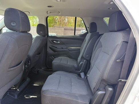 Used 2021 Chevrolet Traverse LT FWD image 11