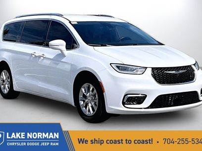 Certified 2021 Chrysler Pacifica Touring-L