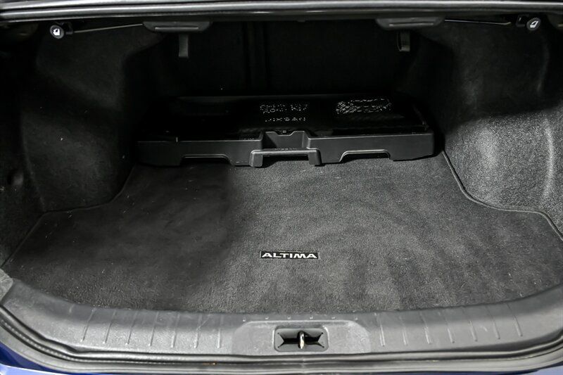 Used 2022 Nissan Altima 2.5 SR FWD image 11