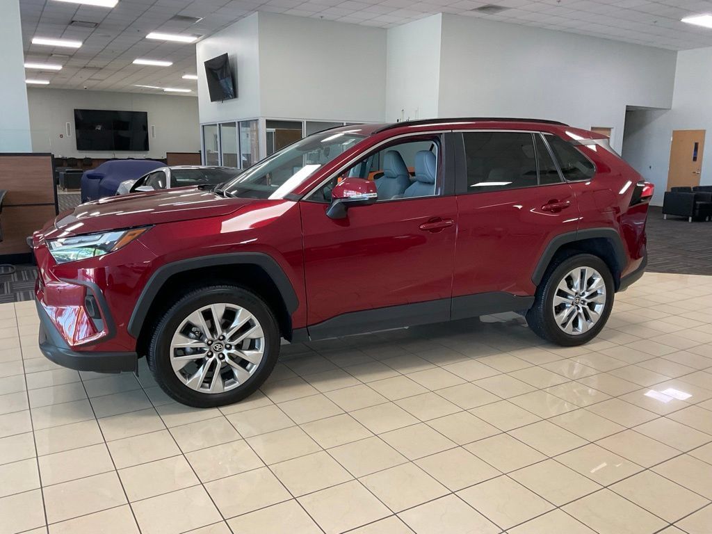 Used 2025 Toyota RAV4 XLE Premium w/ Weather Package AWD/4WD image 4