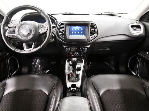 Used 2018 Jeep Compass Latitude w/ Popular Equipment Group AWD/4WD image 3