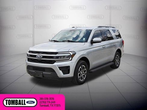 Used 2023 Ford Expedition XLT image 3