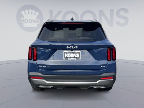 Used 2024 Kia Sorento S w/ Panoramic Sunroof Package image 5