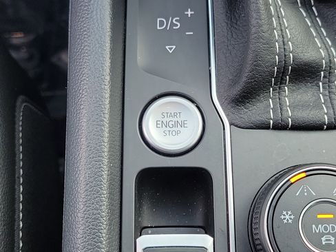 Used 2023 Volkswagen Atlas Cross Sport SEL Premium R-Line image 28