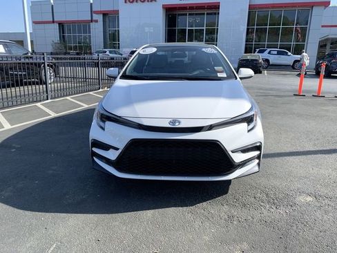 Used 2025 Toyota Corolla SE image 3