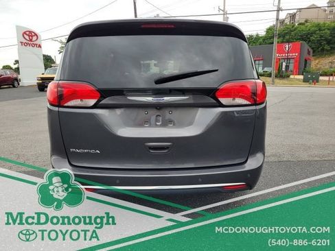 Used 2020 Chrysler Pacifica Touring w/ Advanced Safetytec Group FWD image 7