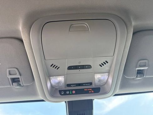 Used 2020 Chevrolet Equinox LT FWD image 22