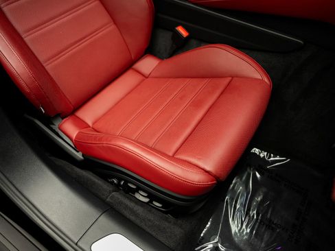 Used 2024 Porsche Panamera RWD image 35