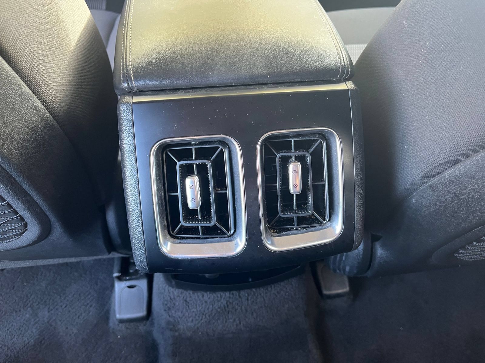 Used 2023 Kia Sorento LX FWD image 21