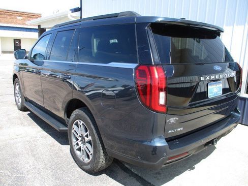 Used 2025 Ford Expedition Active AWD/4WD image 7