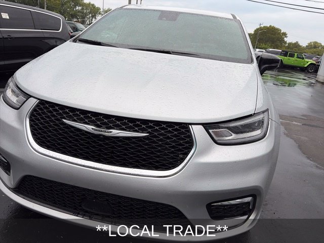 Used 2026 Chrysler Pacifica Select FWD image 3