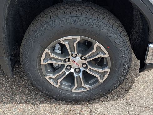 New 2026 GMC Sierra 1500 SLE AWD/4WD image 17