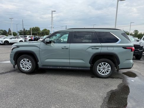 Used 2024 Toyota Sequoia SR5 w/ SR5 Premium Package AWD/4WD image 3