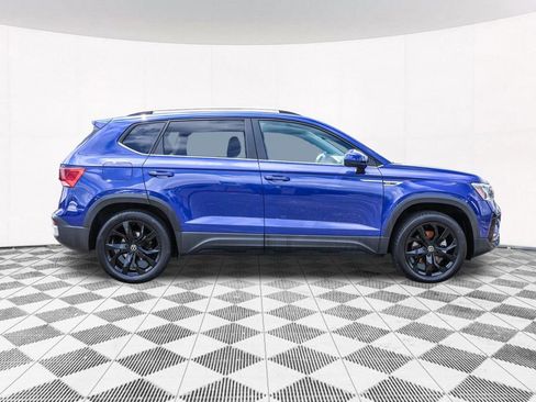 Used 2023 Volkswagen Taos SE w/ Panoramic Sunroof Package AWD/4WD image 11