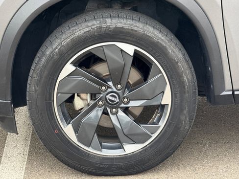 Used 2024 Nissan Rogue SV image 45