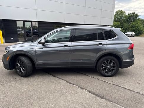 Used 2023 Volkswagen Tiguan SE AWD/4WD image 2