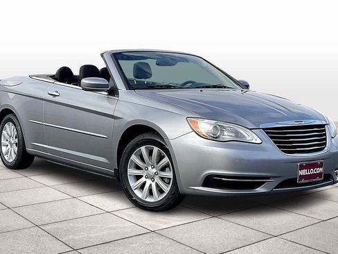 Used 2013 Chrysler 200 Touring image 2