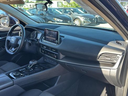 Used 2025 Nissan Rogue SV AWD/4WD image 25