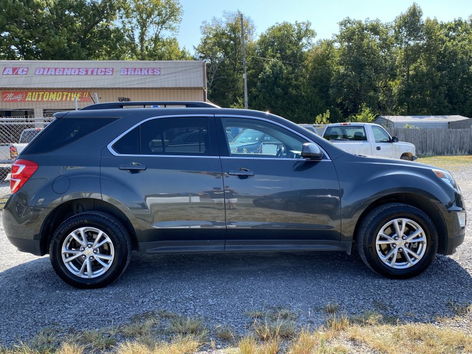 Used 2017 Chevrolet Equinox LT w/ Convenience Package FWD image 4