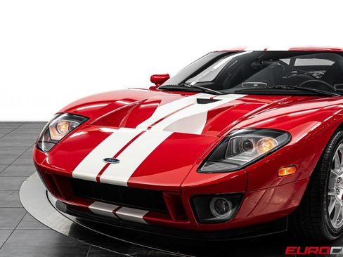 Used 2006 Ford GT RWD image 13