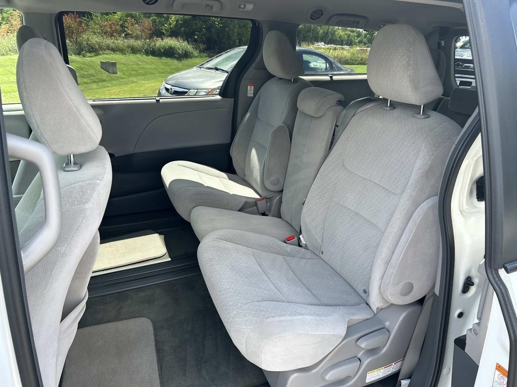 Used 2017 Toyota Sienna LE FWD image 23