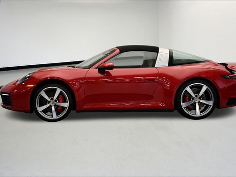 Used 2021 Porsche 911 Targa 4S image 2