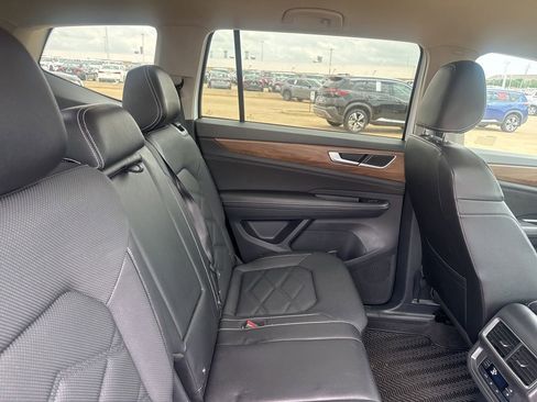 Used 2024 Volkswagen Atlas SE FWD image 32