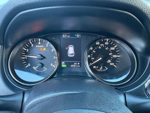 Used 2018 Nissan Rogue SV image 15