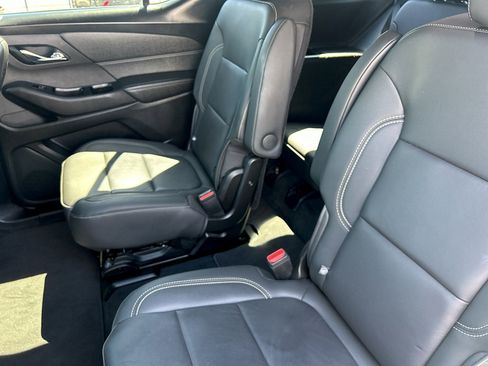 Used 2023 Chevrolet Traverse LT w/ LT Premium Package FWD image 19
