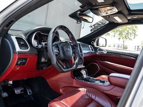 Used 2018 Jeep Grand Cherokee Trackhawk AWD/4WD image 18