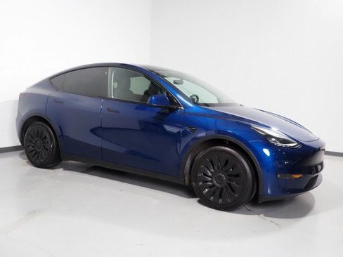 Used 2023 Tesla Model Y Long Range AWD/4WD image 1