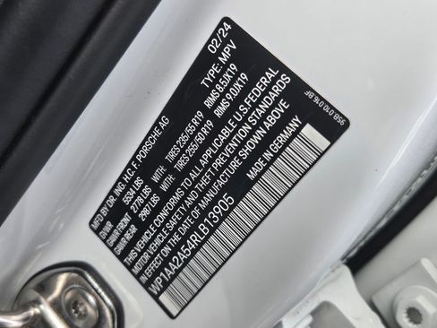 Used 2024 Porsche Macan image 30