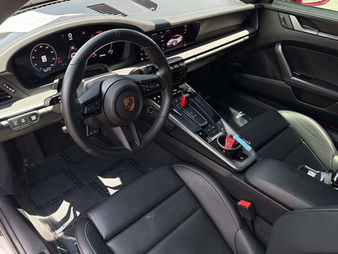 Used 2025 Porsche 911 Carrera RWD image 29