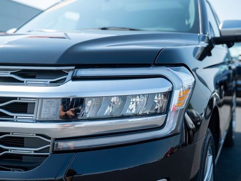 Used 2024 Ford Expedition Platinum image 6