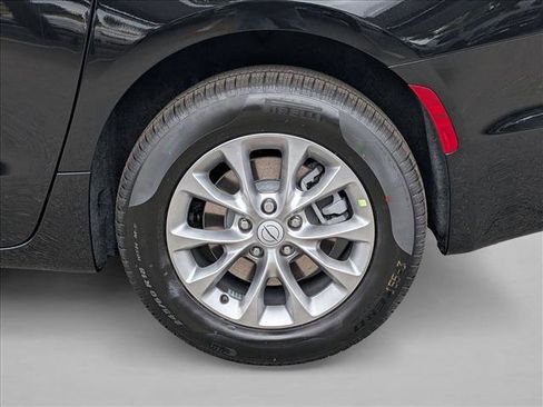 New 2026 Chrysler Pacifica Select image 10