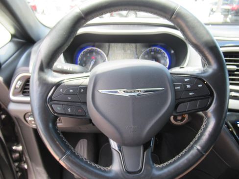 Used 2020 Chrysler Pacifica Touring-L w/ S Appearance Package FWD image 20