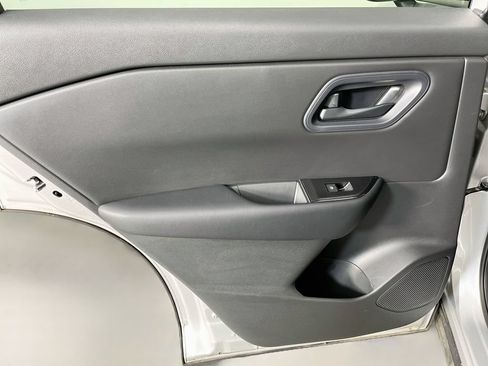 Used 2024 Nissan Rogue S AWD/4WD image 29