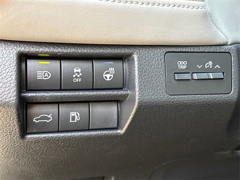 Used 2019 Toyota Avalon Limited image 23